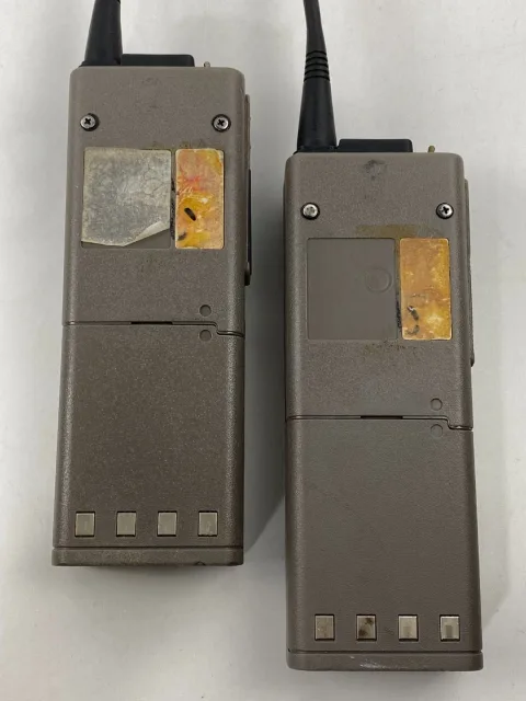 Mortorola Walkie Talkie Two way radio HT600 with battery and antenna