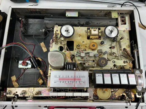 Crown CRC-6150S Radio Tape Corder Solid state 11 transistor Portable