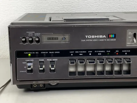 Toshiba Betamax V-5470D Video Cassette Recorder VCR 1979