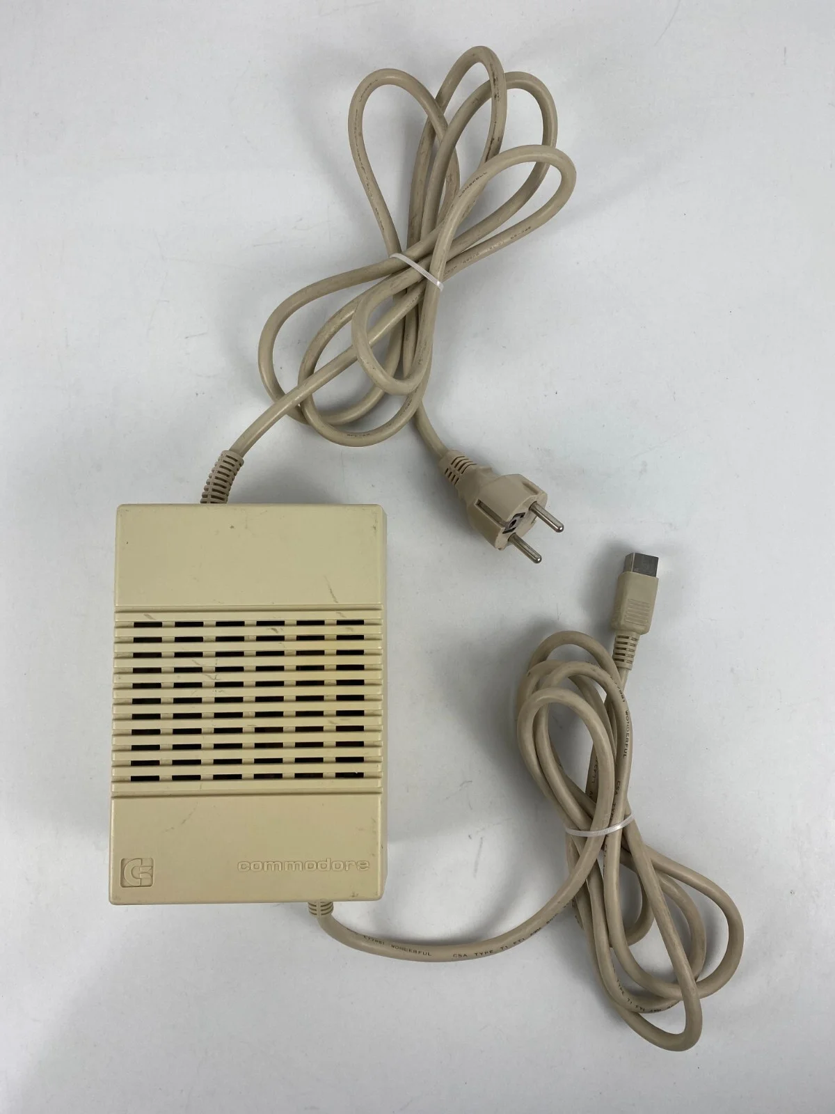 محول طاقة أصلي للكمبيوتر Commodore Amiga A500 220 فولت