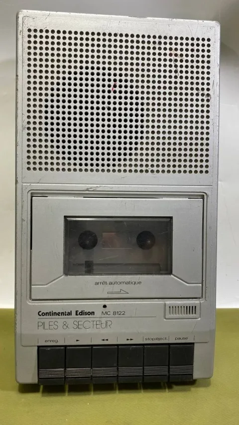 مشغل ومسجل كاسيت Continental Edison MC8122 يعمل بالبطاريات والكهرباء كوريا