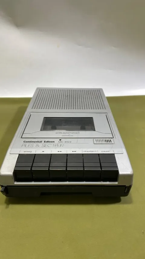 مشغل ومسجل كاسيت Continental Edison MC8122 يعمل بالبطاريات والكهرباء كوريا