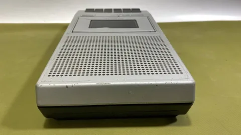 مشغل ومسجل كاسيت Continental Edison MC8122 يعمل بالبطاريات والكهرباء كوريا