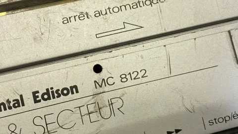 مشغل ومسجل كاسيت Continental Edison MC8122 يعمل بالبطاريات والكهرباء كوريا