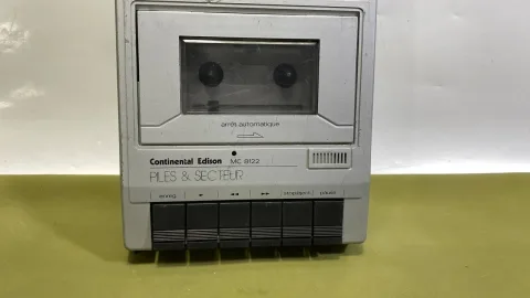 مشغل ومسجل كاسيت Continental Edison MC8122 يعمل بالبطاريات والكهرباء كوريا