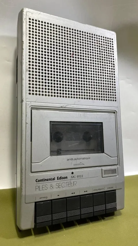 مشغل ومسجل كاسيت Continental Edison MC8122 يعمل بالبطاريات والكهرباء كوريا