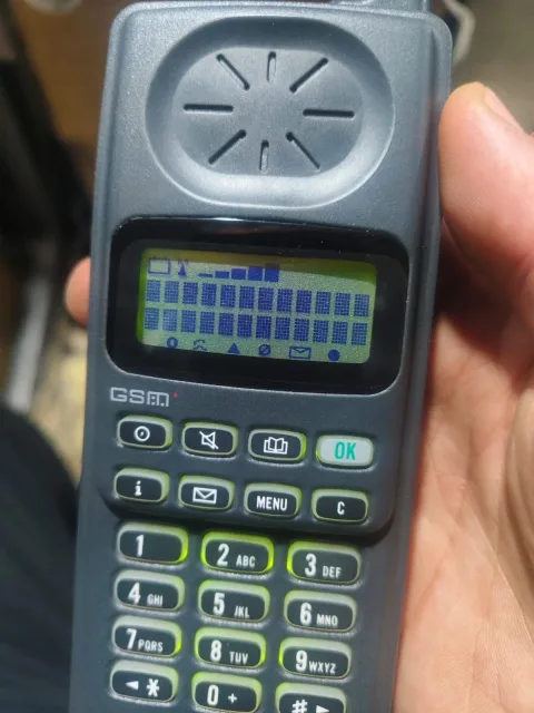 Retro Pioneer PCC-D715 GSM Mobile Cellular Phone