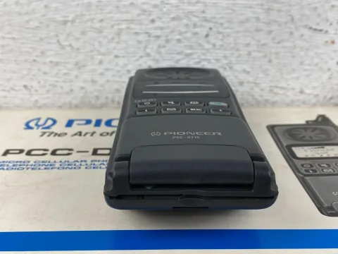 Retro Pioneer PCC-D715 GSM Mobile Cellular Phone