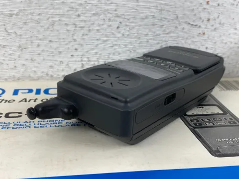 Retro Pioneer PCC-D715 GSM Mobile Cellular Phone