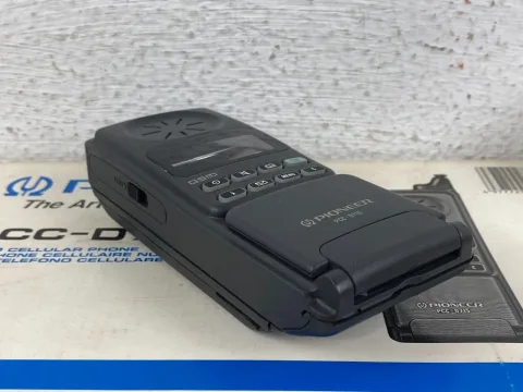 Retro Pioneer PCC-D715 GSM Mobile Cellular Phone