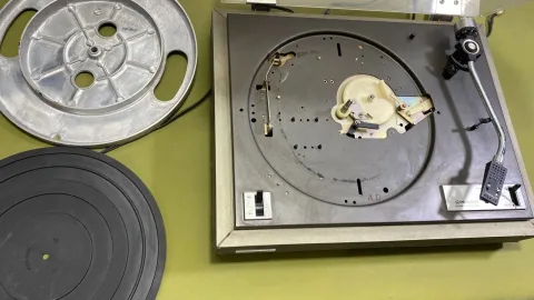 Pioneer Plain Old 1977 Belt drive PL-155A Stereo Turntab